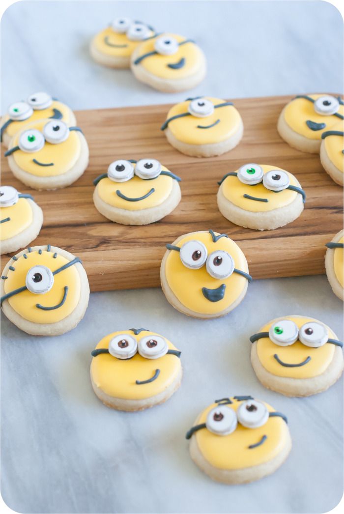 Items Needed for Minion Cookies Repeat with the rest of the cookies. Mix up the mouths using big smiles, half-smiles, or surprised faces! And, of course, finished some of your Minions with one eye and others with two. *Bonus Tip* Like more frosting with your cookies? Only decorate half of your little guys.